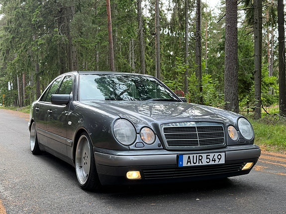 Mercedes-Benz E230 2 of 5