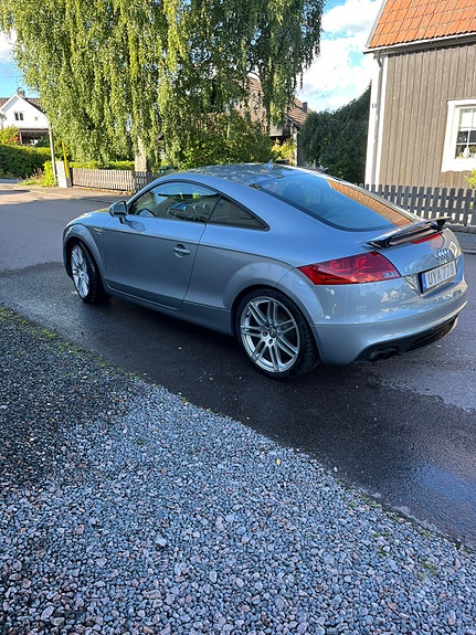 Audi TT 2 of 5