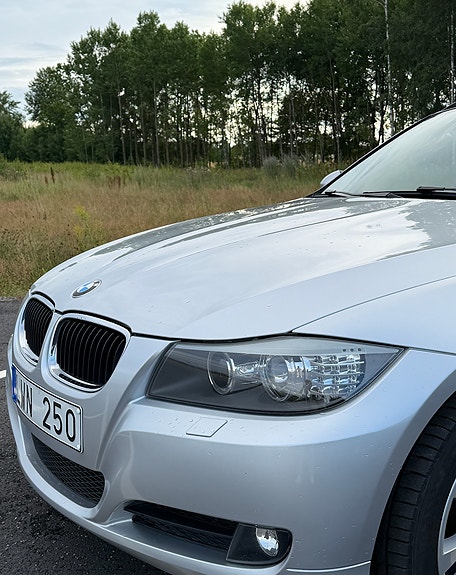 BMW 320d 4 of 5