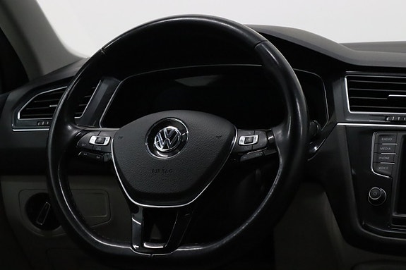 Volkswagen Tiguan 15 of 27