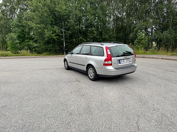 Volvo V50 3 of 5