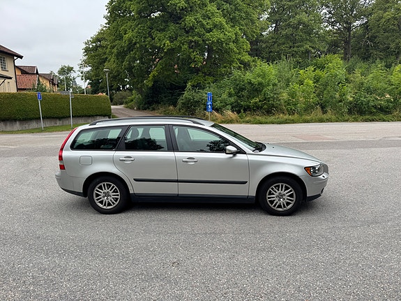 Volvo V50 2 of 5