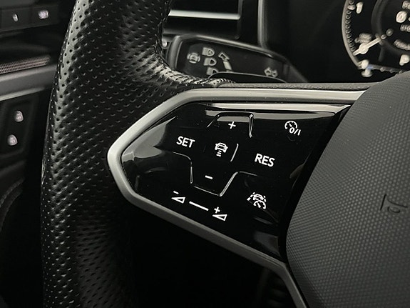 Volkswagen Touareg 8 of 27