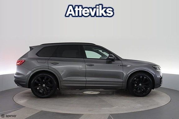 Volkswagen Touareg 2 of 5
