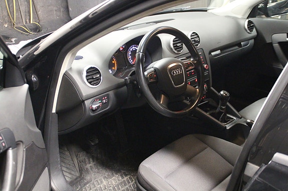Audi A3 8 of 12