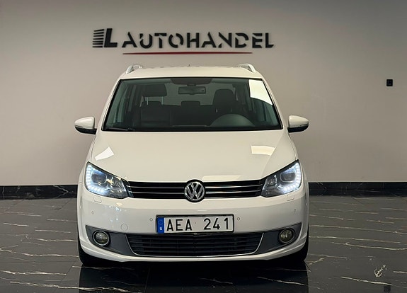 Volkswagen Touran 2 of 5