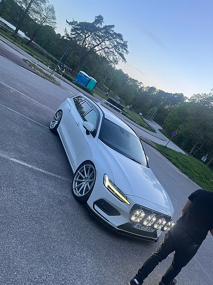 Volvo V60 3 of 10