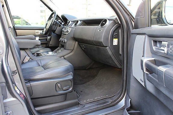 Land Rover Discovery 4 28 of 30