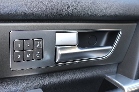 Land Rover Discovery 4 24 of 30