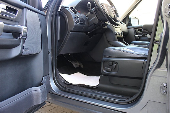 Land Rover Discovery 4 21 of 30