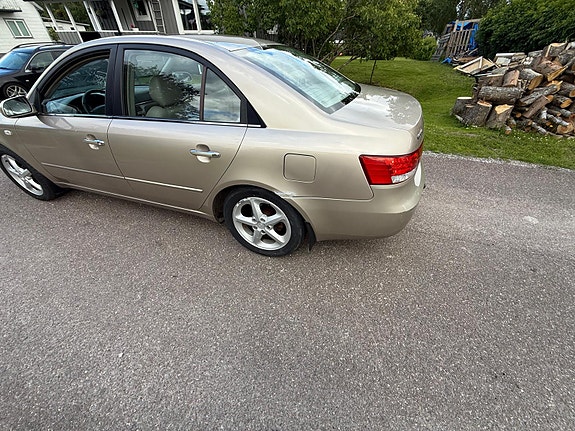 Hyundai Sonata 3 of 5