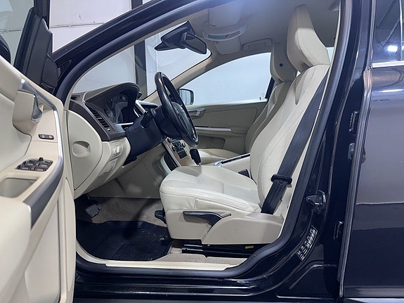 Volvo XC60 14 of 21