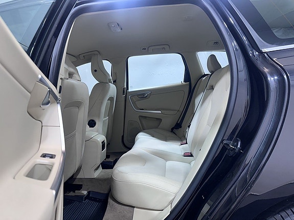 Volvo XC60 17 of 21
