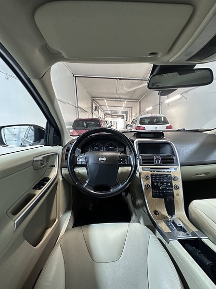 Volvo XC60 13 of 21