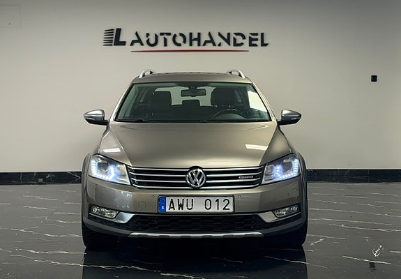 Volkswagen Passat Alltrack 2 of 5