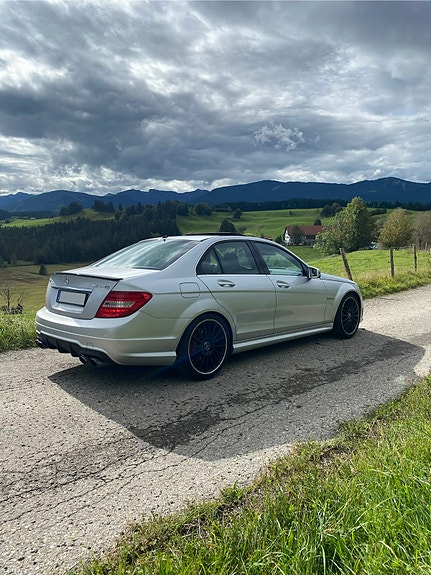 Mercedes-Benz C63 3 of 5