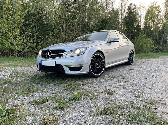 Mercedes-Benz C63 2 of 5