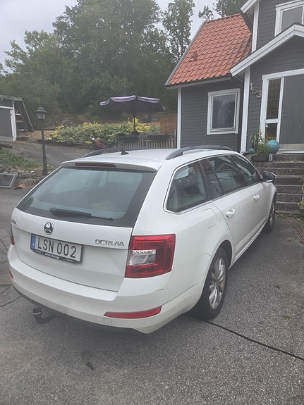 Skoda Octavia 2 of 5