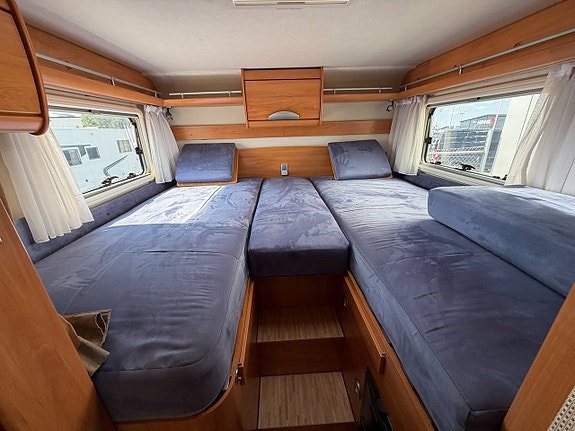 Hymer B 675 SL Mercedes (150HK Automat) Långbäddar & hyttsäng! Solcell Centraldammsugare! Litium! Cykelställ i garage! U 11 of 20