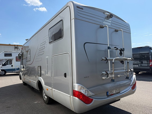 Hymer B 675 SL Mercedes (150HK Automat) Långbäddar & hyttsäng! Solcell Centraldammsugare! Litium! Cykelställ i garage! U 19 of 20