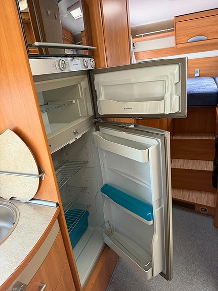 Hymer B 675 SL Mercedes (150HK Automat) Långbäddar & hyttsäng! Solcell Centraldammsugare! Litium! Cykelställ i garage! U 9 of 20