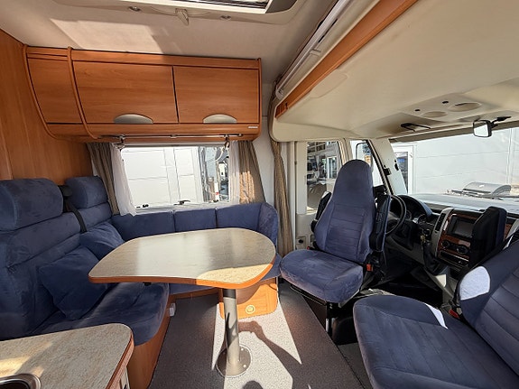 Hymer B 675 SL Mercedes (150HK Automat) Långbäddar & hyttsäng! Solcell Centraldammsugare! Litium! Cykelställ i garage! U 2 of 5