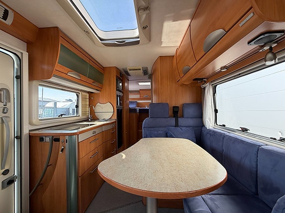 Hymer B 675 SL Mercedes (150HK Automat) Långbäddar & hyttsäng! Solcell Centraldammsugare! Litium! Cykelställ i garage! U 5 of 5