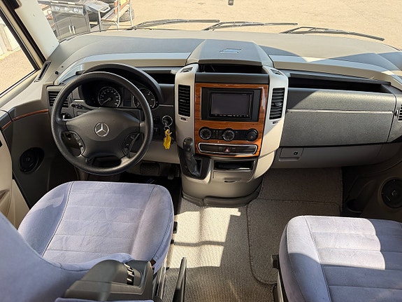 Hymer B 675 SL Mercedes (150HK Automat) Långbäddar & hyttsäng! Solcell Centraldammsugare! Litium! Cykelställ i garage! U 3 of 5