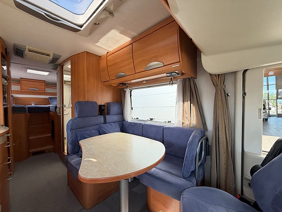 Hymer B 675 SL Mercedes (150HK Automat) Långbäddar & hyttsäng! Solcell Centraldammsugare! Litium! Cykelställ i garage! U 6 of 20