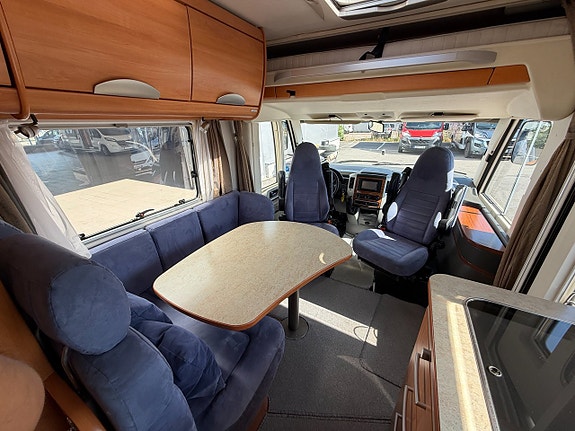 Hymer B 675 SL Mercedes (150HK Automat) Långbäddar & hyttsäng! Solcell Centraldammsugare! Litium! Cykelställ i garage! U 14 of 20