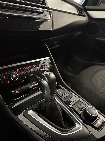 BMW 218d 12 of 17