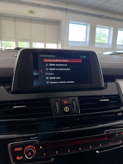 BMW 218d 9 of 17