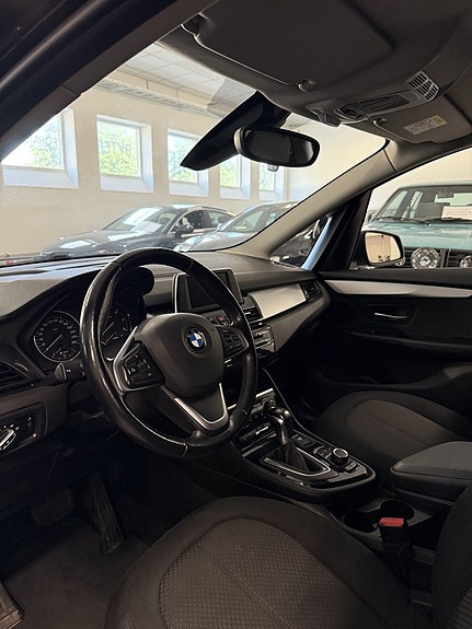 BMW 218d 6 of 17