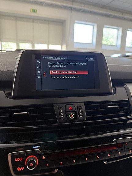 BMW 218d 8 of 17
