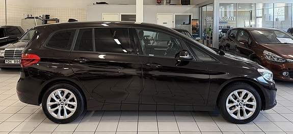 BMW 218d 2 of 17