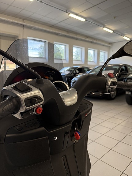 Piaggio MP3 300 HPE 0.3 CVT 1550 Mil B-Körkort 6 of 6