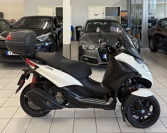 Piaggio MP3 300 HPE 0.3 CVT 1550 Mil B-Körkort 2 of 6