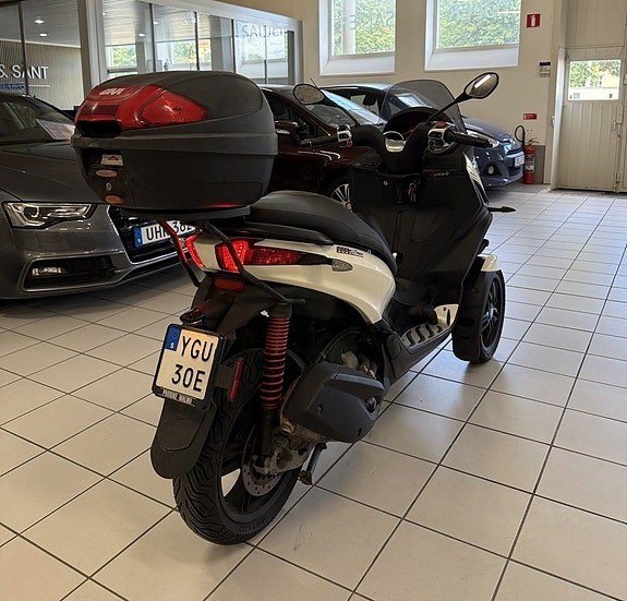 Piaggio MP3 300 HPE 0.3 CVT 1550 Mil B-Körkort 4 of 6