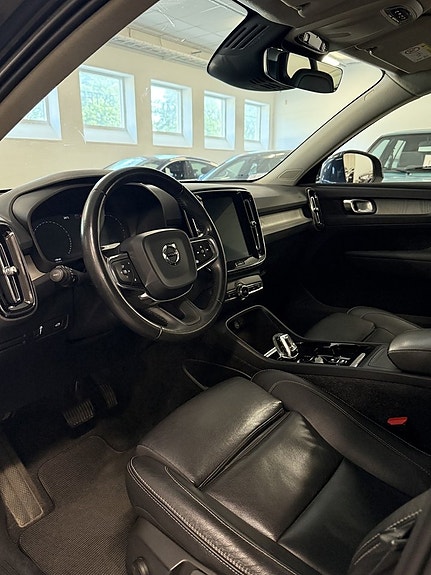 Volvo XC40 8 of 22