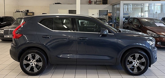 Volvo XC40 2 of 22