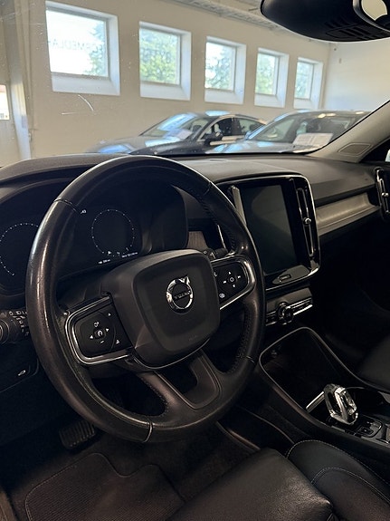Volvo XC40 9 of 22