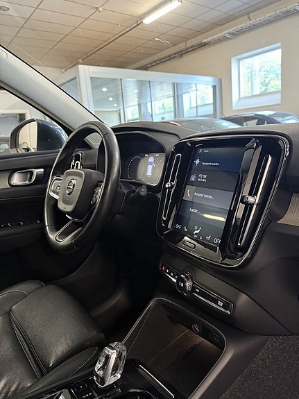 Volvo XC40 14 of 22