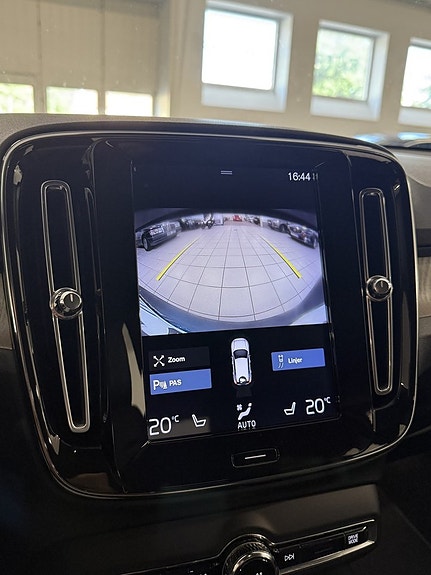 Volvo XC40 13 of 22