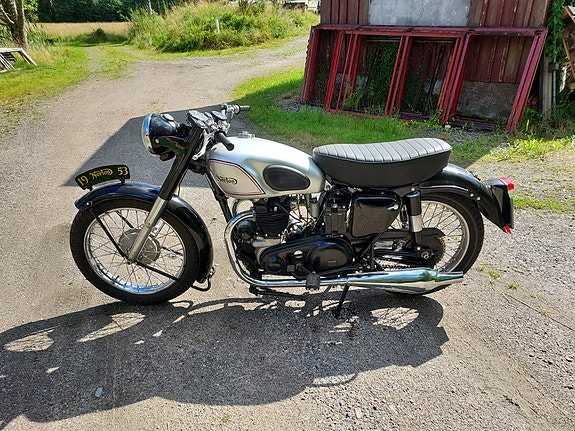Norton Dominator 2 of 4