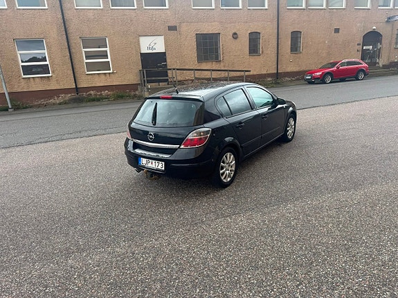 Opel Astra 3 of 5