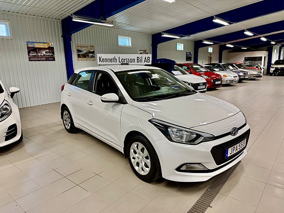 Hyundai i20 2 of 5