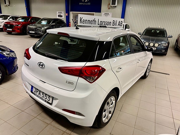 Hyundai i20 3 of 5