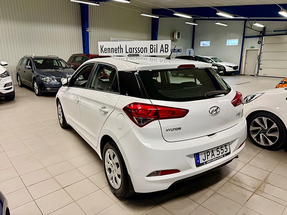 Hyundai i20 4 of 5