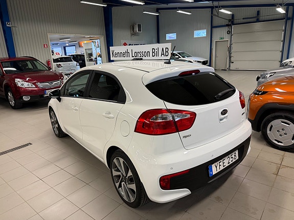 Kia Rio 4 of 5