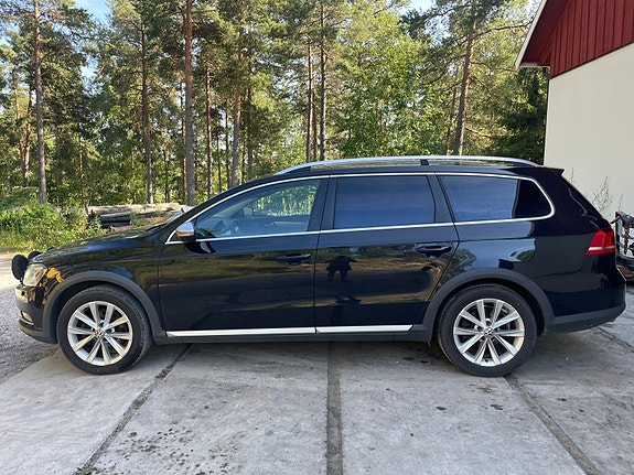 Volkswagen Passat Alltrack 2 of 2